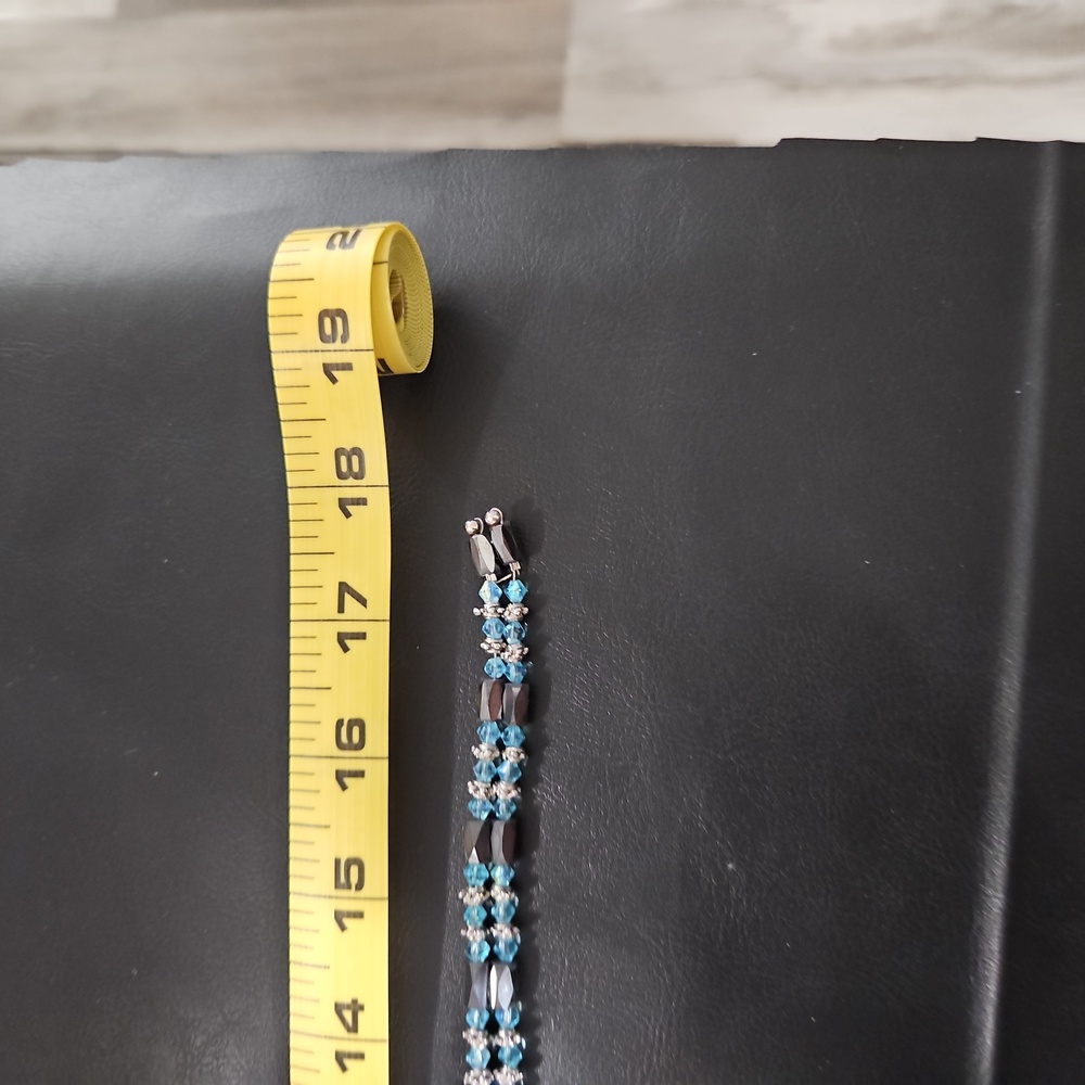Elegant Black and Blue Beaded Bracelet - Picture 6 of 6